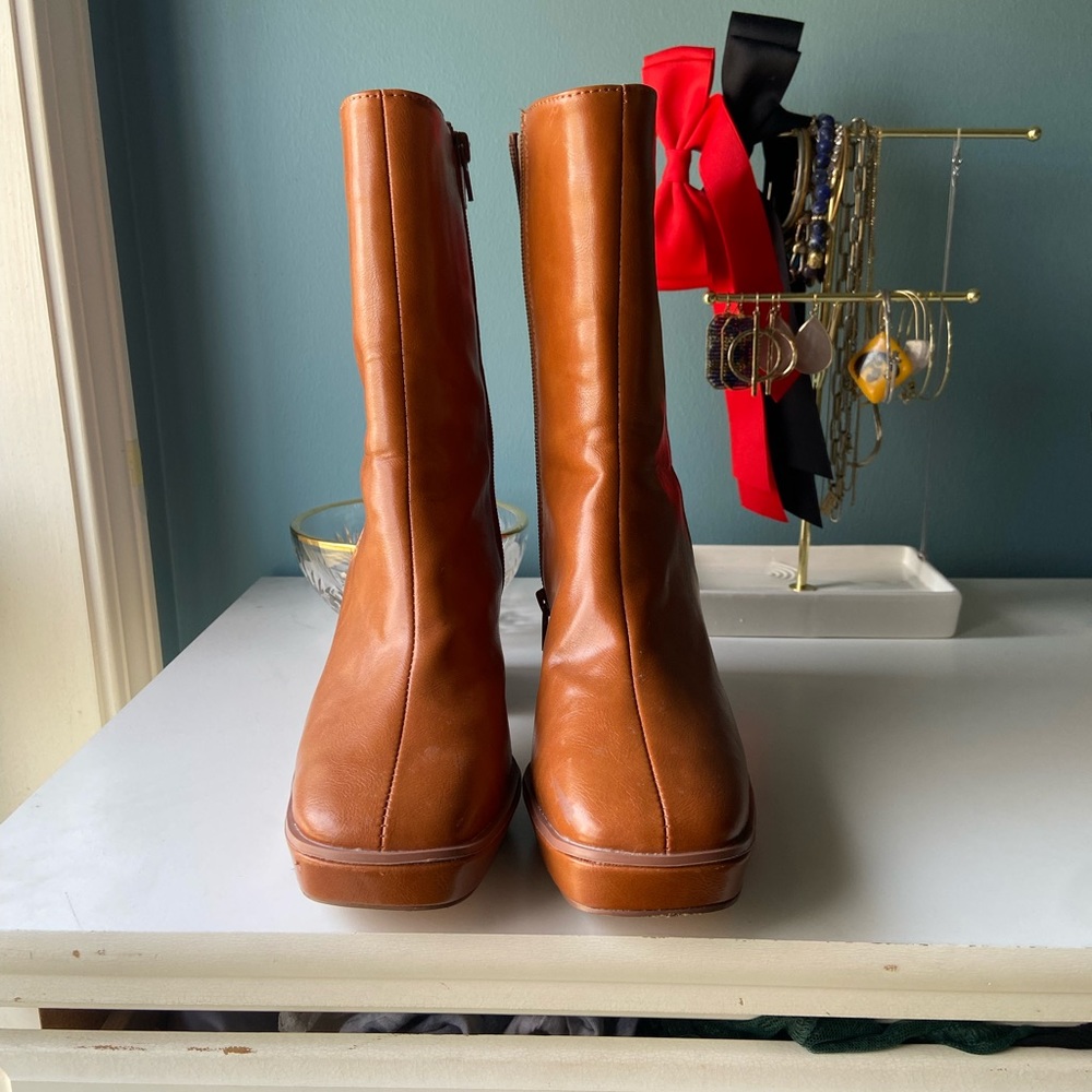 Beautiful brown boots from Urban Outfitters. Worn once. Size 7.